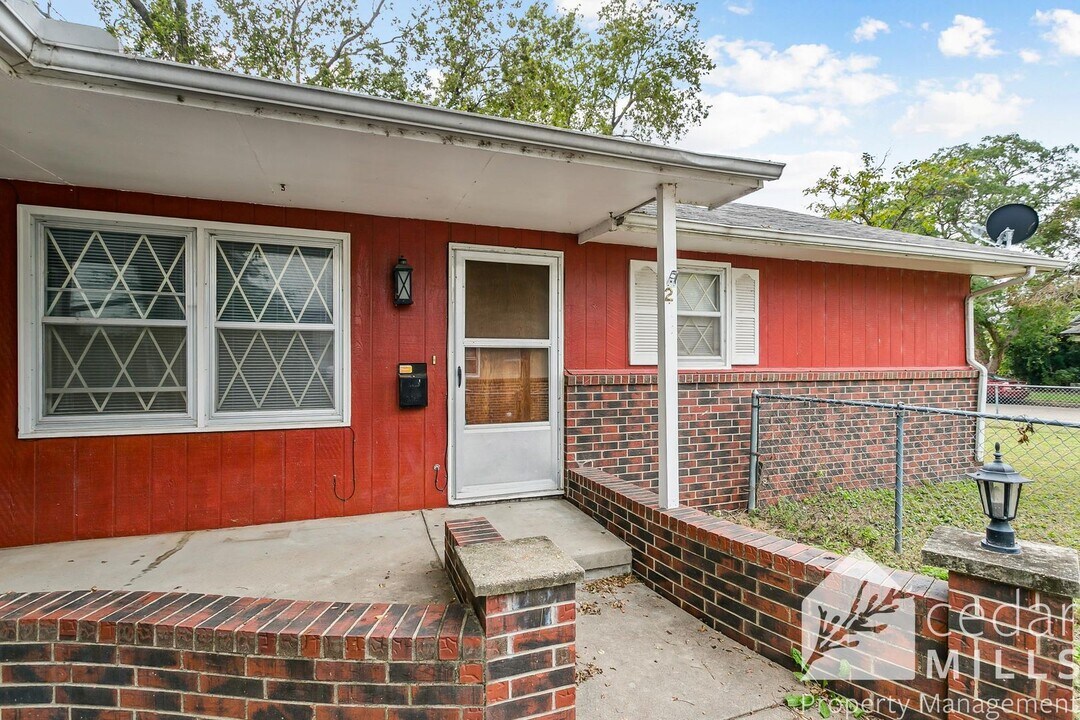 2048 S Gold St in Wichita, KS - Building Photo
