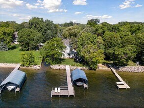 3115 N Shore Dr in Wayzata, MN - Building Photo - Building Photo