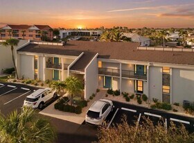 1433 Mediterranean Dr in Punta Gorda, FL - Building Photo
