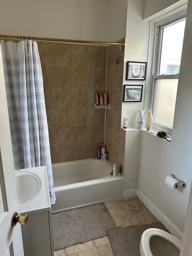 1161 Commonwealth Ave, Unit 24 in Boston, MA - Foto de edificio - Building Photo