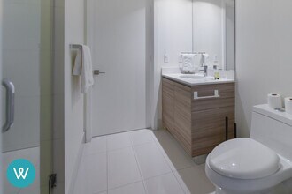121 NE 34th St in Miami, FL - Building Photo - Building Photo