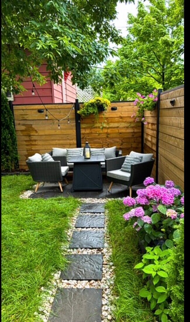 1024 Cannon St E in Hamilton, ON - Building Photo - Building Photo