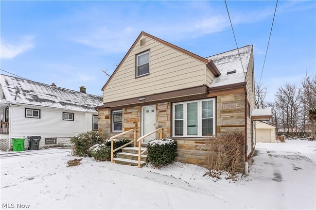 21980 Ivan Ave in Euclid, OH - Building Photo - Building Photo