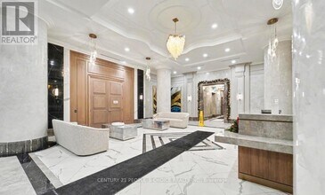 30 Elm Dr W in Mississauga, ON - Building Photo - Building Photo