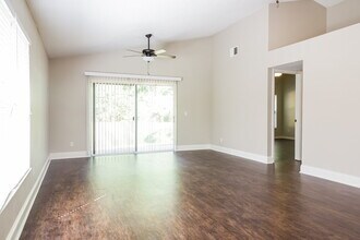 10257 Winding Creek Ln in Orlando, FL - Building Photo - Building Photo