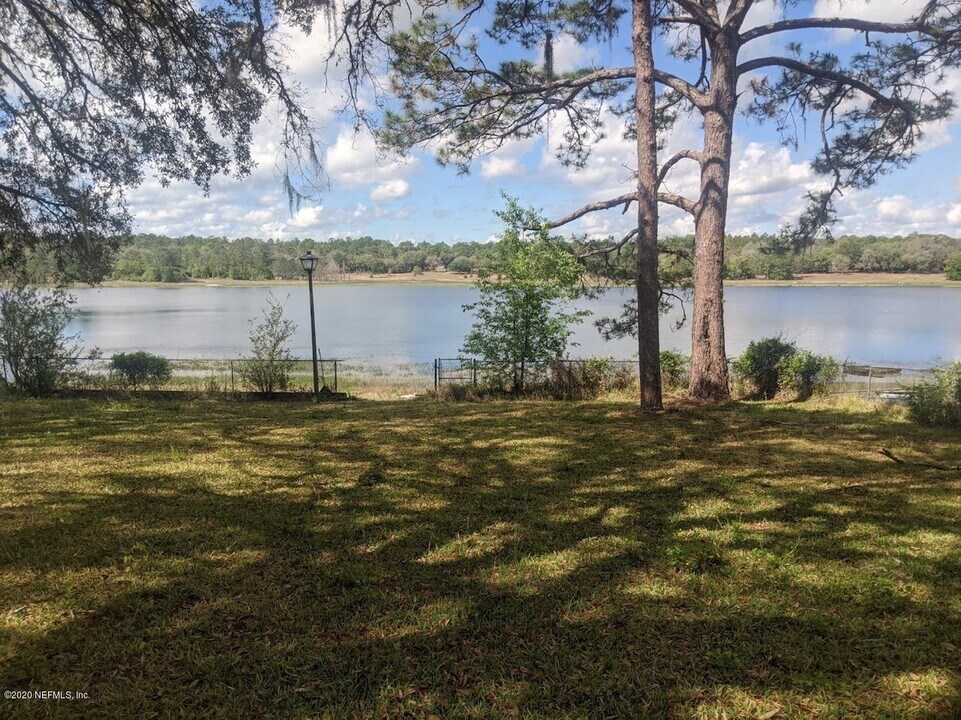 5640 Silver Sands Cir in Keystone Heights, FL - Building Photo