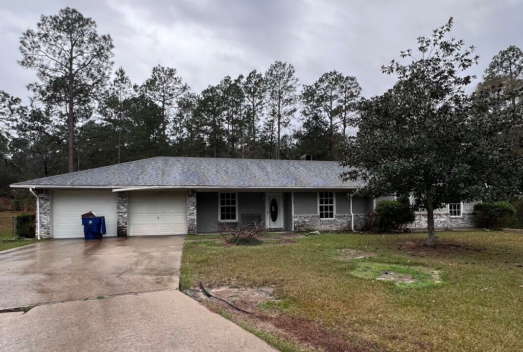 161 Pinehill Mnr in Leesville, LA - Building Photo