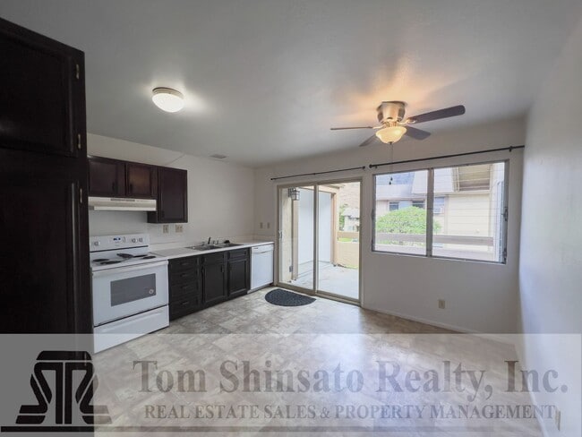 564 Hahaione St in Honolulu, HI - Building Photo - Building Photo