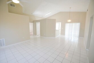 935 Stockport Dr in Kissimmee, FL - Building Photo - Building Photo