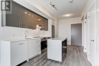 188 Fairview Mall Dr in Toronto, ON - Building Photo - Building Photo