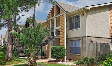 Eden Pointe in Houston, TX - Building Photo - Building Photo