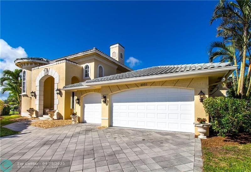 4951 NE 28th Ave in Lighthouse Point, FL - Building Photo