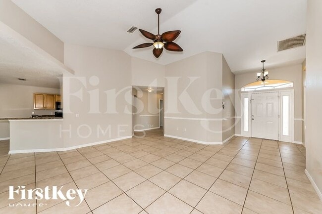 5065 Hansard Ave in North Port, FL - Foto de edificio - Building Photo