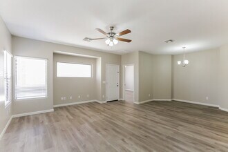 8827 W Hess St in Tolleson, AZ - Foto de edificio - Building Photo