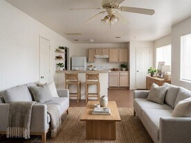 111 Cedar Ln in San Marcos, TX - Building Photo