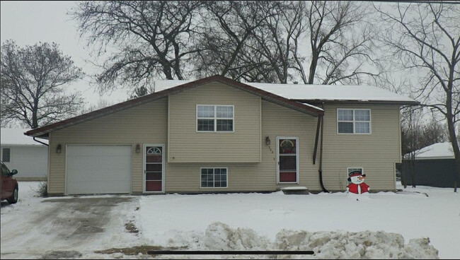 502 N 4th St in Fairbank, IA - Building Photo - Building Photo