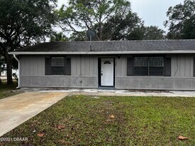 300 Hopkins Ave in Holly Hill, FL - Building Photo