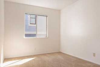 1833 Clinton Ave in Alameda, CA - Building Photo - Building Photo