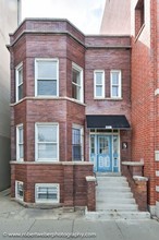 3328 N Ashland Ave in Chicago, IL - Foto de edificio - Building Photo