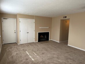 460 Lenney Dr in Lexington, KY - Building Photo - Building Photo