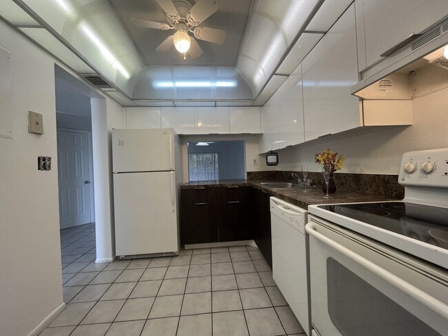 property at 7820 S Colony Cir