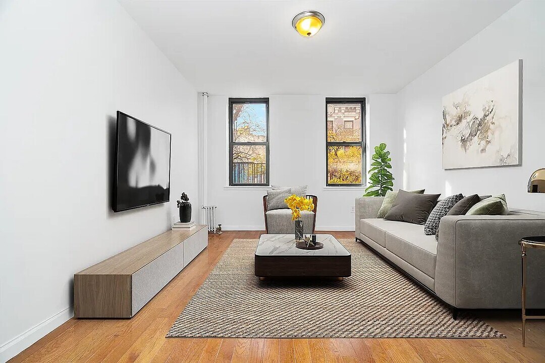 81 St Marks Pl in New York, NY - Building Photo