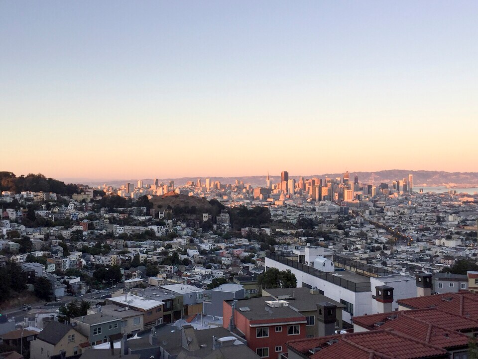275 Burnett Avenue in San Francisco, CA - Building Photo