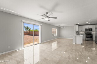 11215 W Heatherbrae Dr in Phoenix, AZ - Building Photo - Building Photo