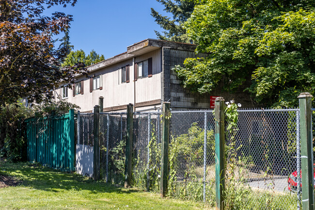 Cedar Garden Apartments in Surrey, BC - Building Photo - Building Photo