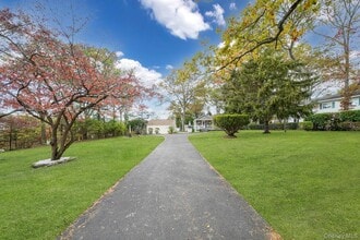 10 Siracusa Blvd in Smithtown, NY - Building Photo - Building Photo