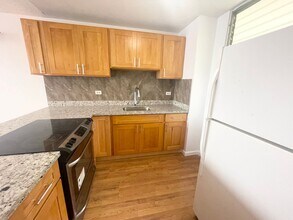 5122 Likini St in Honolulu, HI - Building Photo - Building Photo