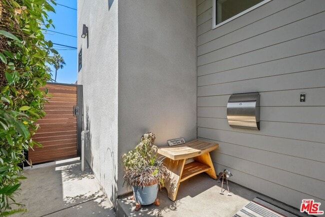 3623 1/2 S Centinela Ave in Los Angeles, CA - Building Photo - Building Photo