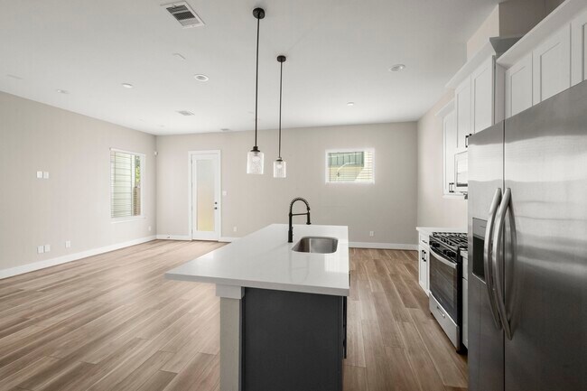 8404 Curry Rd in Houston, TX - Building Photo - Building Photo