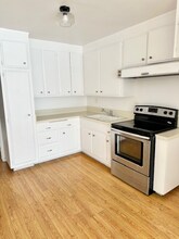 428 Hayworth Ave, Unit 215 in Los Angeles, CA - Building Photo - Building Photo