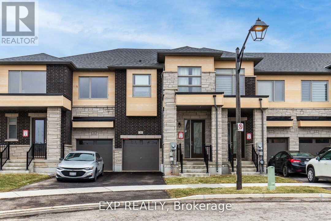 19 Molnar Cres in Brantford, ON - Building Photo