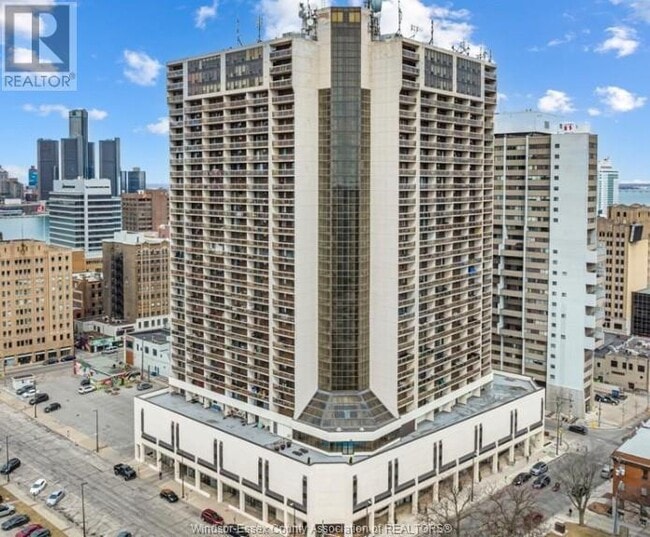 150 Park St W