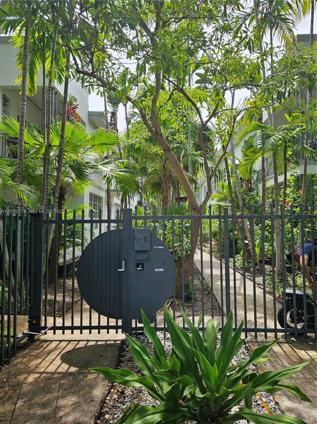 728 Lenox Ave. in Miami Beach, FL - Building Photo - Building Photo