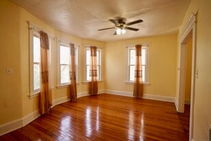 744 Boston Ave in Bridgeport, CT - Building Photo