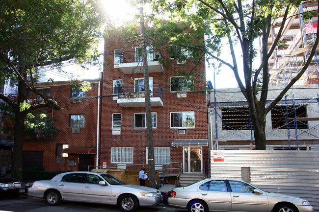 13312 Avery Ave in Flushing, NY - Building Photo - Building Photo