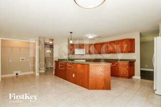 1237 State Rd S-8-806 in Moncks Corner, SC - Foto de edificio - Building Photo