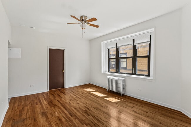 4035 W Gladys Ave in Chicago, IL - Building Photo - Building Photo