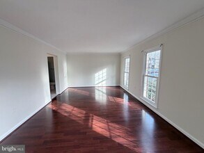 5900 Parenham Way in Alexandria, VA - Building Photo - Building Photo