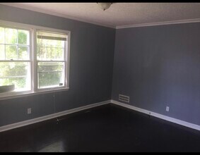 4220 E 69th St in Kansas City, MO - Building Photo - Building Photo