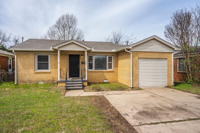 property at 4507 N Rockwell Ave