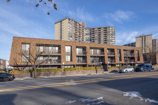 20921 26th Ave in Bayside, NY - Building Photo - Building Photo