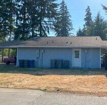611 California Ave in Shelton, WA - Building Photo