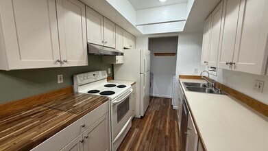 403 E 56th Ave in Anchorage, AK - Building Photo - Building Photo