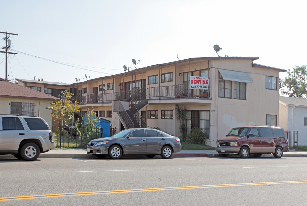 6918 Miles Ave in Huntington Park, CA - Foto de edificio