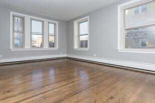 7130 S Jeffery Blvd in Chicago, IL - Building Photo
