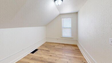 106 4th St NE in Mandan, ND - Building Photo - Building Photo